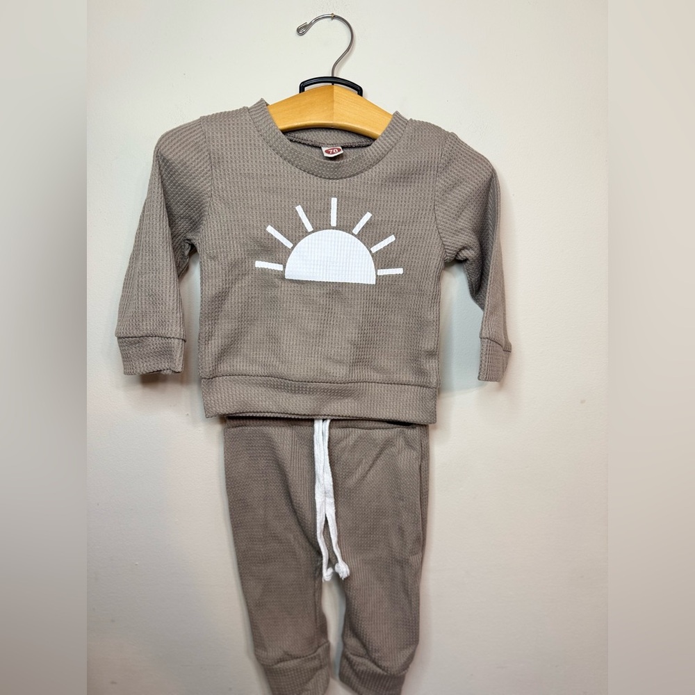 Unbranded | 2 Piece Waffle Weave Pants and Shirt Set | Size 70 or 6-12 Months
